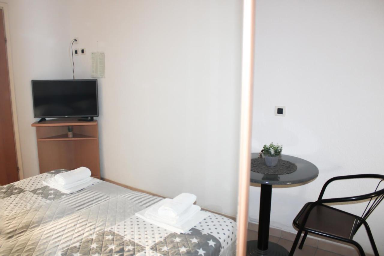 Larus Apartment *