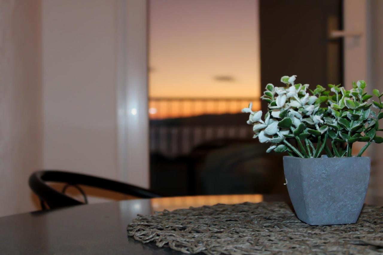 Larus Apartment *