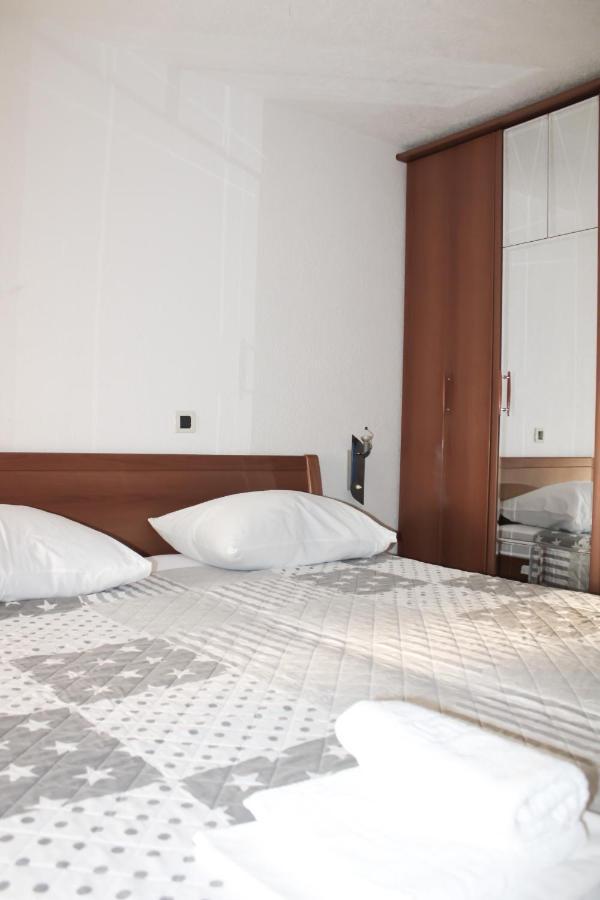 Larus Apartment *