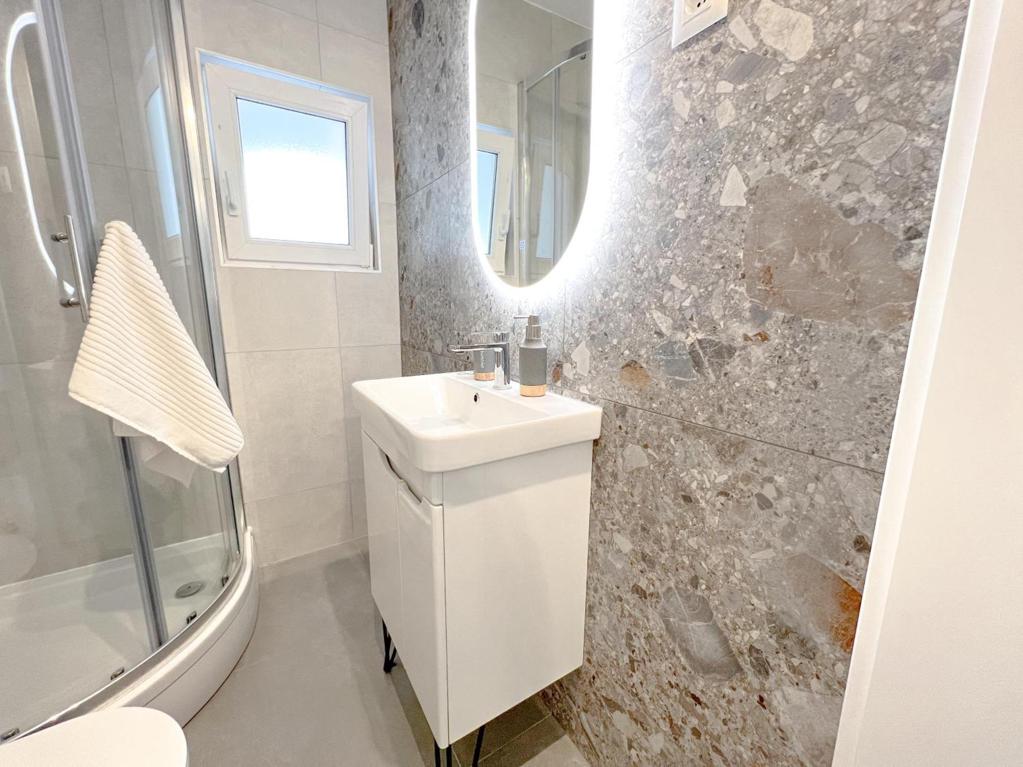 Larus Apartment *